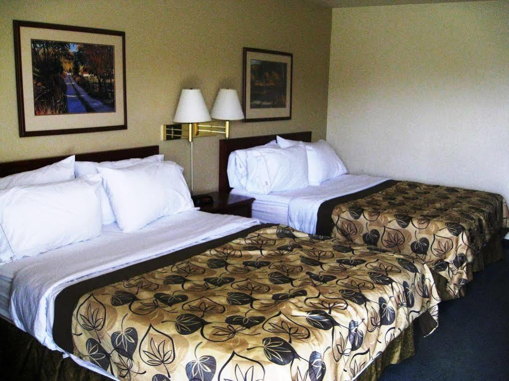 Travelodge By Wyndham Ab Motel